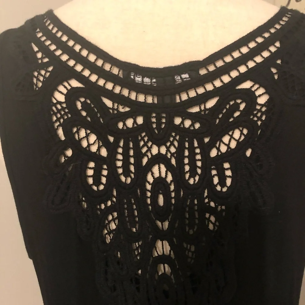 Cable & Gauge Black Lace Back Sleeveless Top - Picture 3 of 5